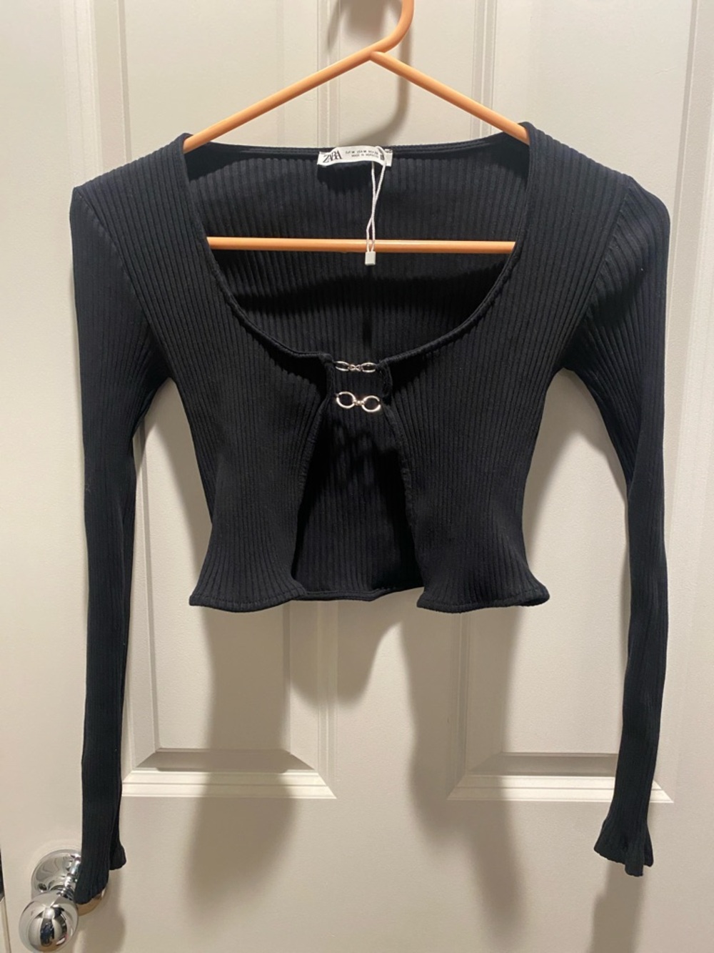 Zara Black Ribbed Long-Sleeve Cropped Cardigan with Decorative Clasp NWOT